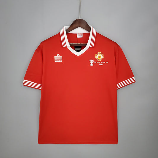 Retro M-U 1977 home